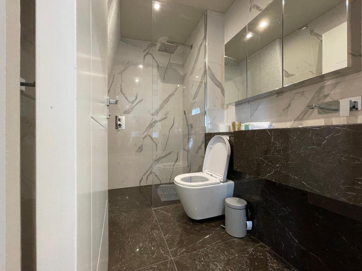 Luxurious, 2 Bed, 2 Bath Penthouse Apartment In Highly Desirable Chigwell Chcl F8 Esterno foto
